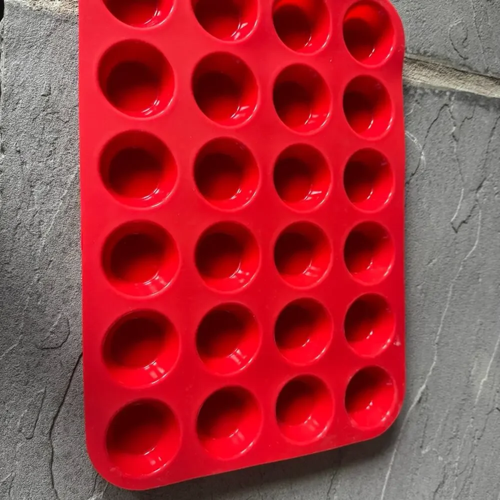 Silicone mini muffin pan